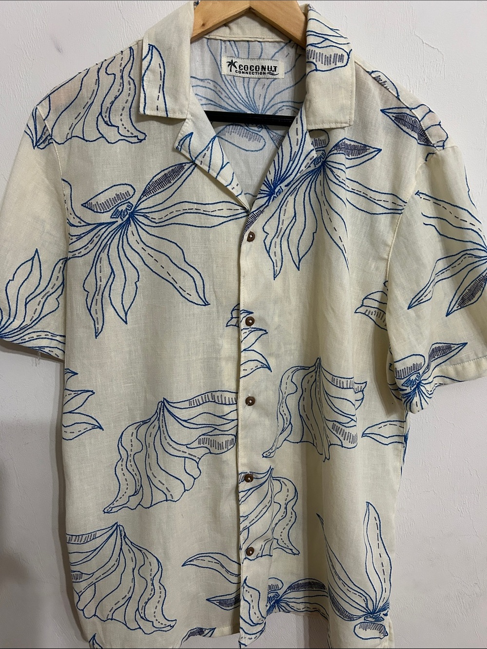 Coconut Connection Men's Cream Button-Down Hawaiian Shirt with Blue Floral M